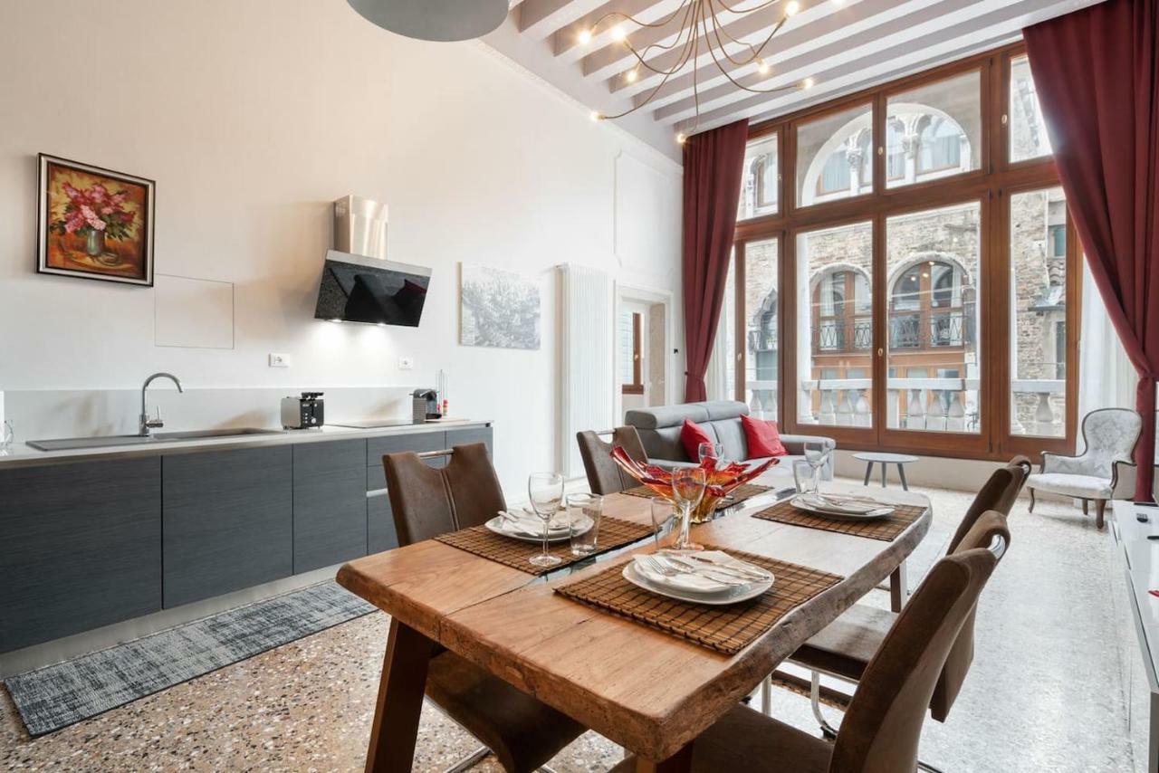 Apartment Ponte Raspi Canal View เวนิส ภายนอก รูปภาพ