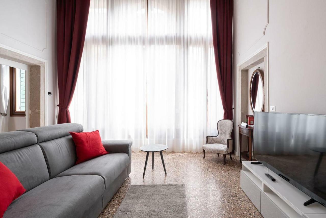Apartment Ponte Raspi Canal View เวนิส ภายนอก รูปภาพ