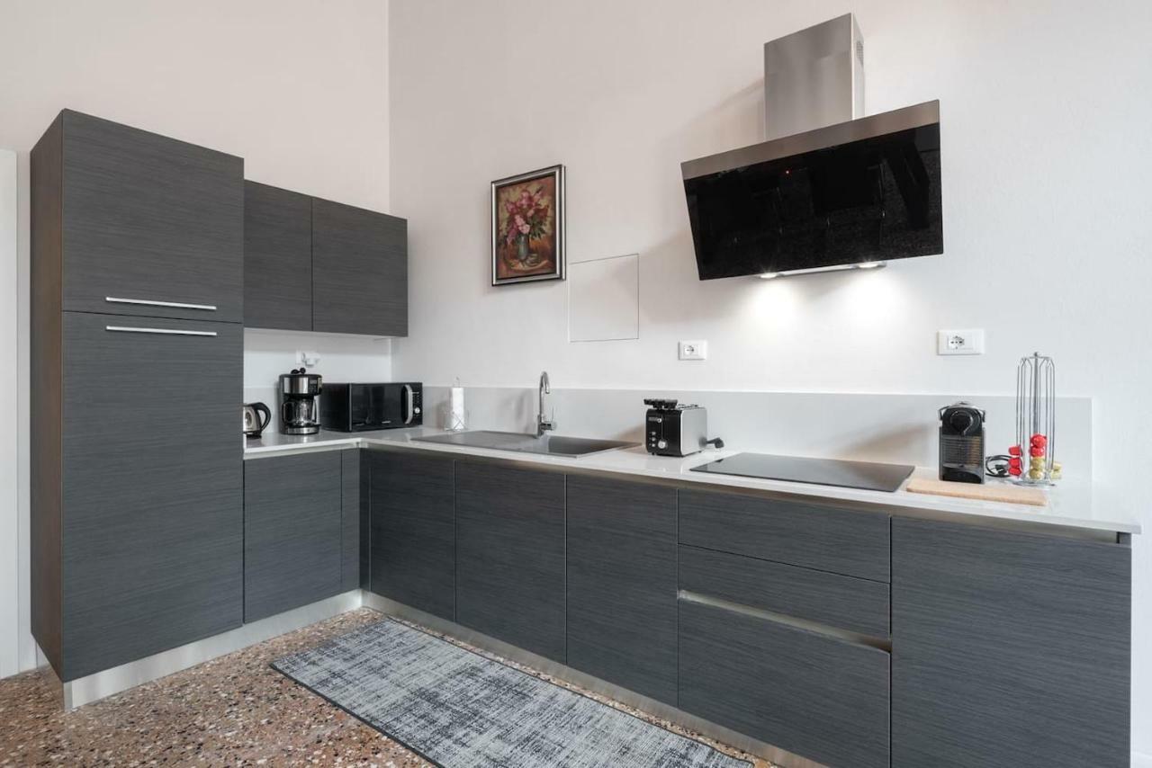 Apartment Ponte Raspi Canal View เวนิส ภายนอก รูปภาพ