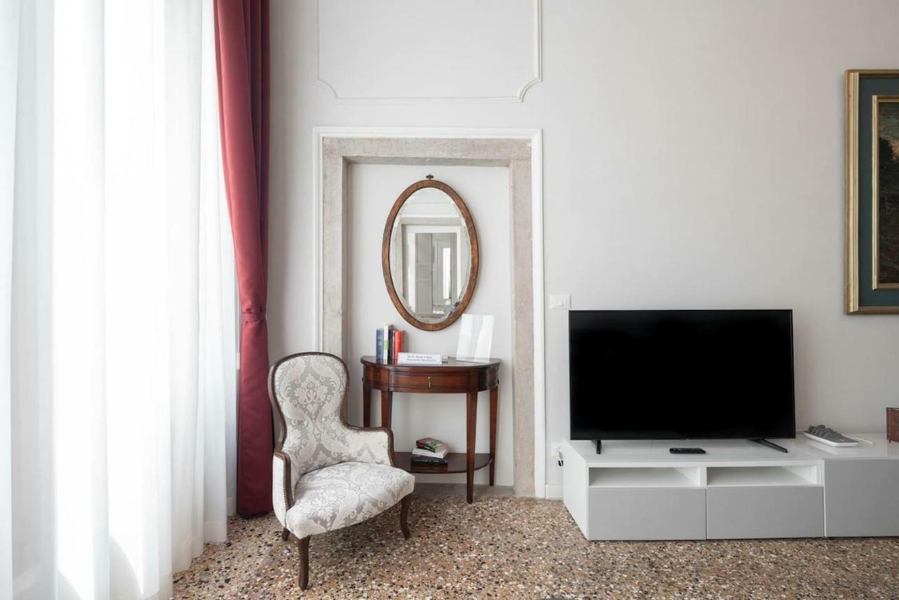 Apartment Ponte Raspi Canal View เวนิส ภายนอก รูปภาพ